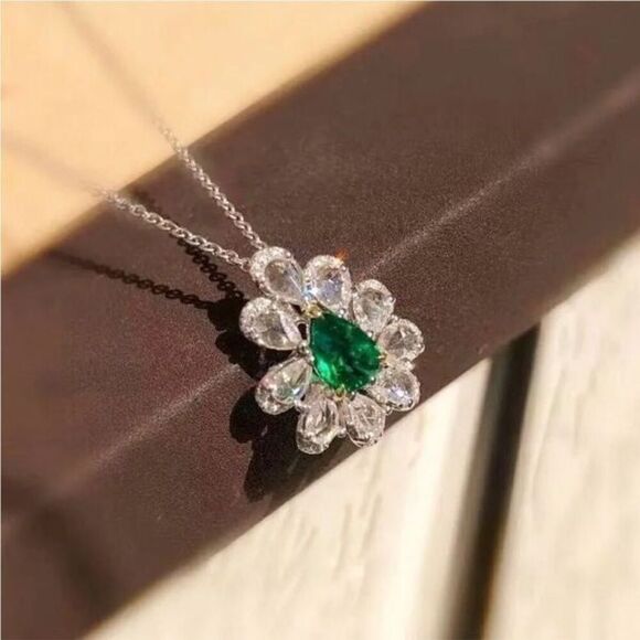 The Emerald Passion pendant in 925 and cubic zirconia - Picture 10 of 12